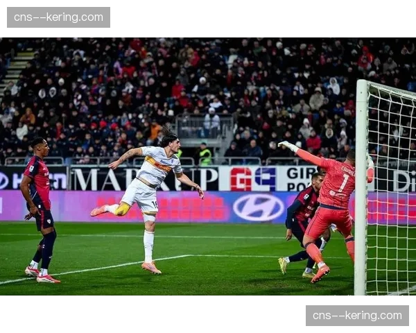 半场：莱切0-0卡利亚里，场面激烈但均未能破门