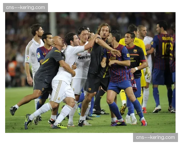 欧足联更新欧冠用球，2026决赛用球“布达佩斯之星”正式发布。