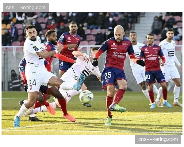 里尔2-0击败克莱蒙，继续稳居欧冠区